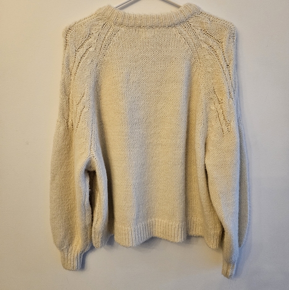 SOLD 50% off ⭐️ H&M Soft Cableknit Sweater Size Medium - Picture 2 of 5